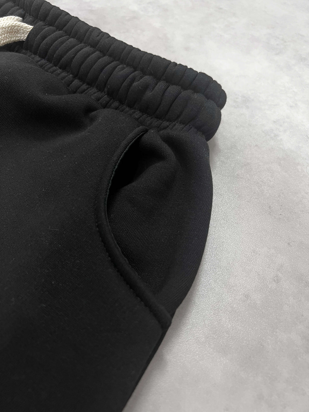 SIGNATURE baggy sweatpant  - black