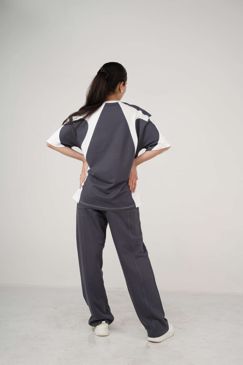 orca patch tee – dusty gray